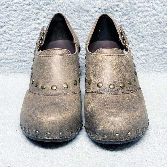 Dansko Ryder Womens Size 9.5-10 Heeled Clogs Brown Distressed Leather Studded - Picture 2 of 9